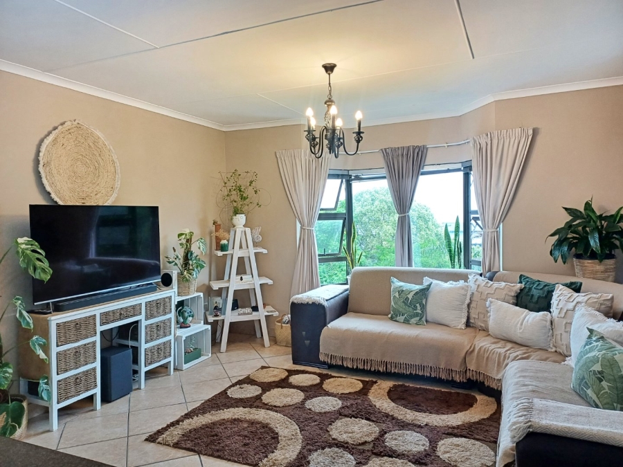 5 Bedroom Property for Sale in Reebok Western Cape